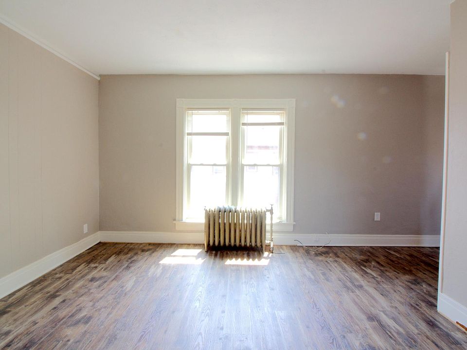 1st image of 1837 Seneca St #4