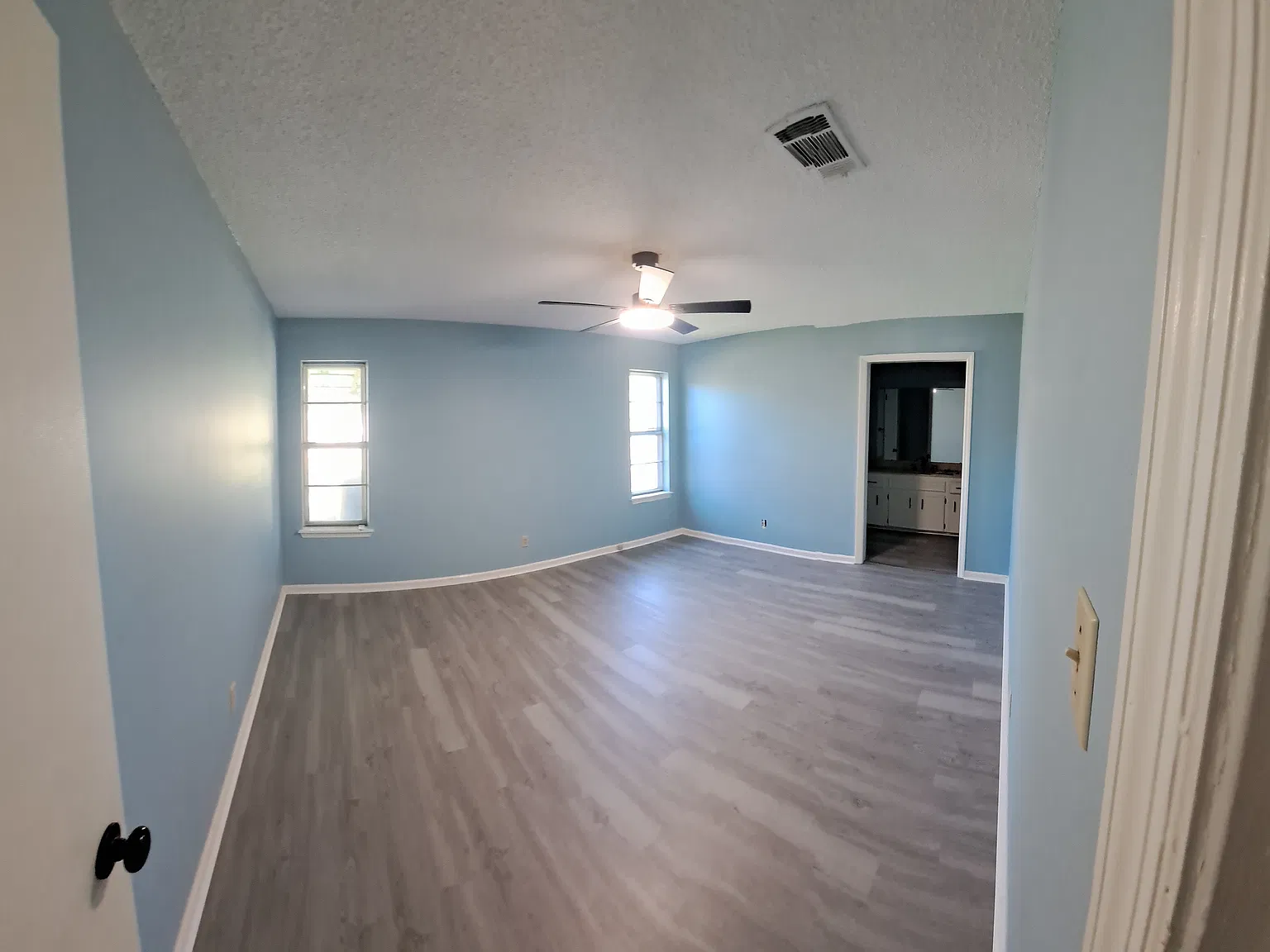 4 bed, 1951 sqft, $2,000 — Photo 3