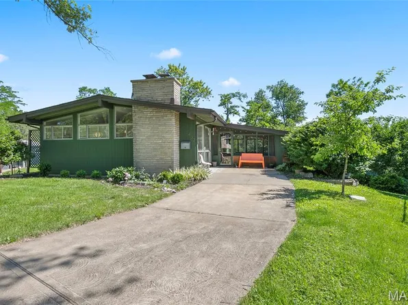 1432 Woodhue Dr, Saint Louis, MO 63126