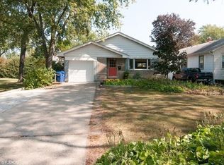 1127 Santa Rosa Ave, Wheaton, IL 60187