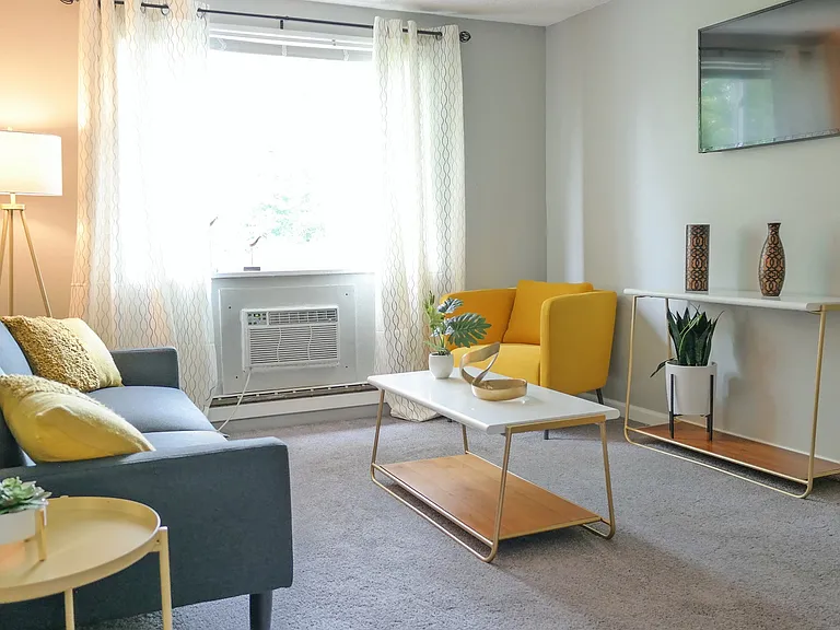 Columbus Park Apartments — Photo 13