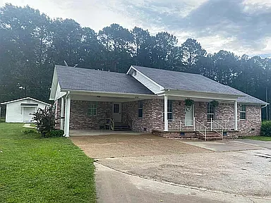 3 bed, 1352 sqft, $1,800 — Photo 2