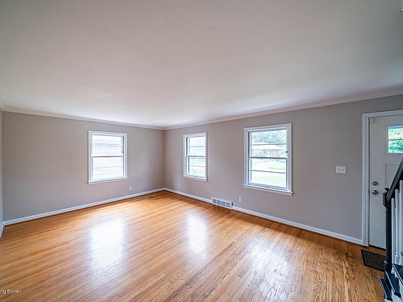 4th image of 3529 Tyrone Dr