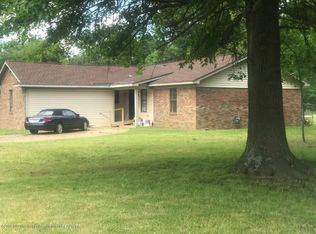 5570 Ridgetop Dr, Horn Lake, MS 38637