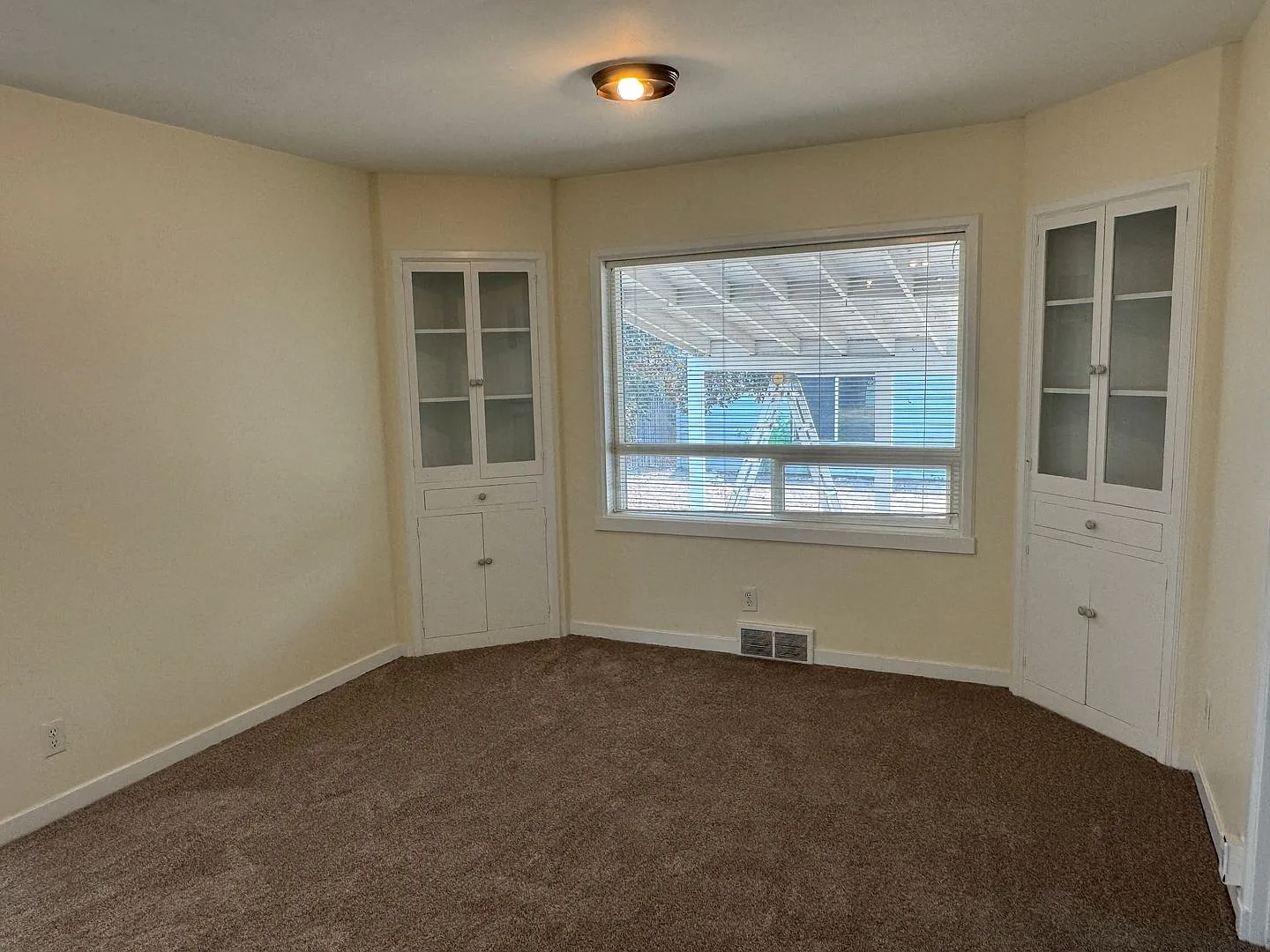 Charming 3 Bedroom Home with Detached Garage — Photo 3