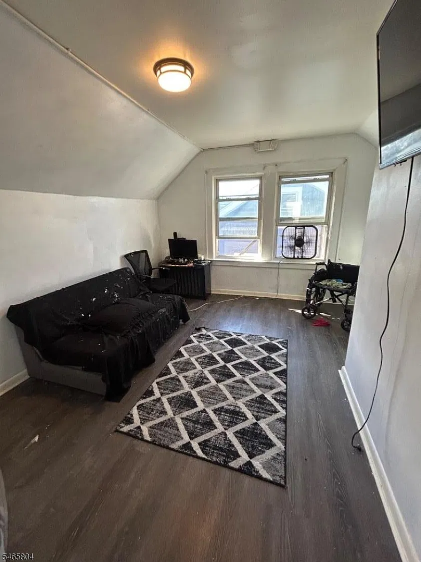1 bed, 1.0 bath, $1,400 — Photo 1