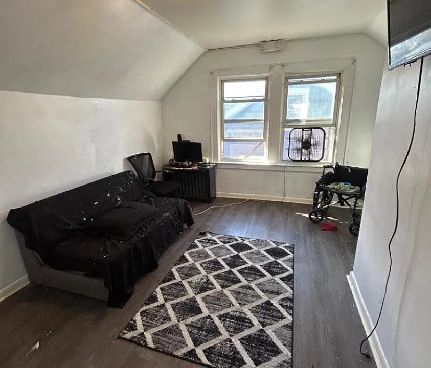 37 Peck Ave #3