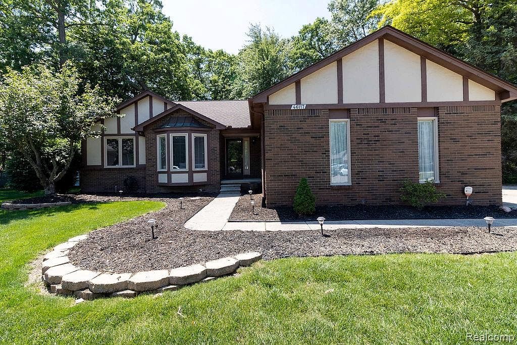 46117 Springhill Ct Shelby Township Mi 48317 Mls 2210042699 Zillow