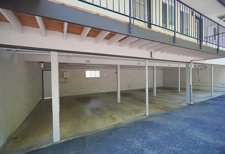 1051 Middlefield Rd — Photo 3