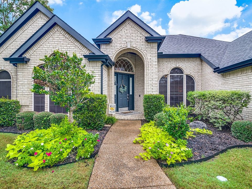 1st image of 210 Stanford Ct