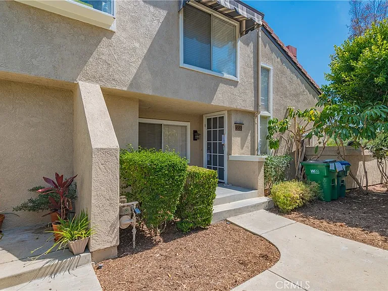 333 Stanford Ct #30 — Photo 2