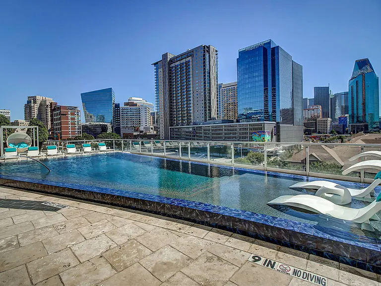 Cirque Residences — Photo 34