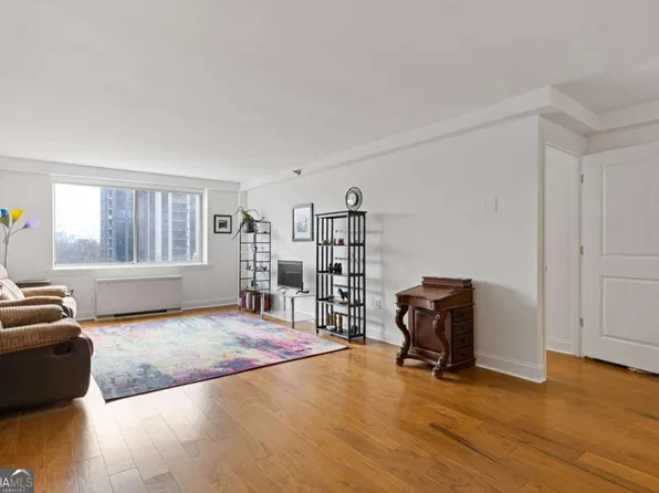 2479 Peachtree Rd NE APT 402, Atlanta, GA 30305