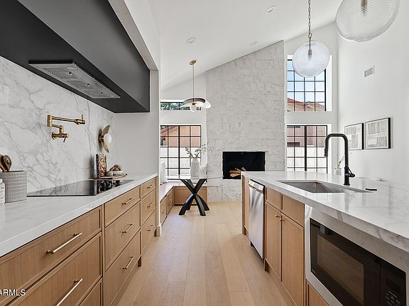 3rd image of 7624 E LARKSPUR Drive