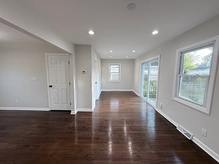40 Eisenhower Dr — Photo 12