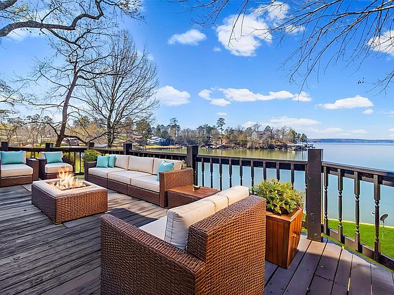 4th image of 231 N Point Dr
