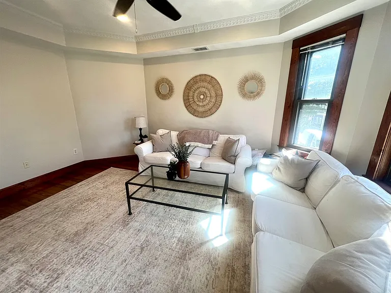 261 E St #2 — Photo 3