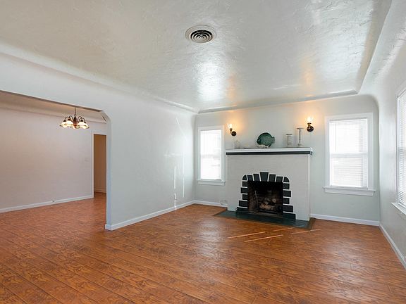 3rd image of 1204 Manzanita Dr