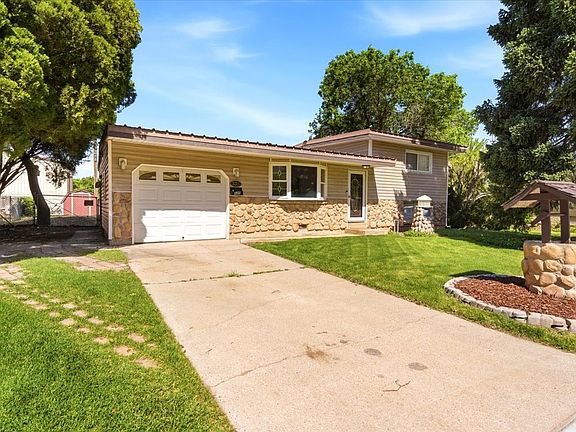 2nd image of 335 Mountain View Dr