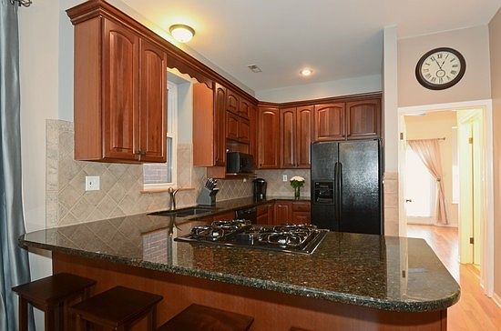 5th image of 1350 N Leavitt St APT 2