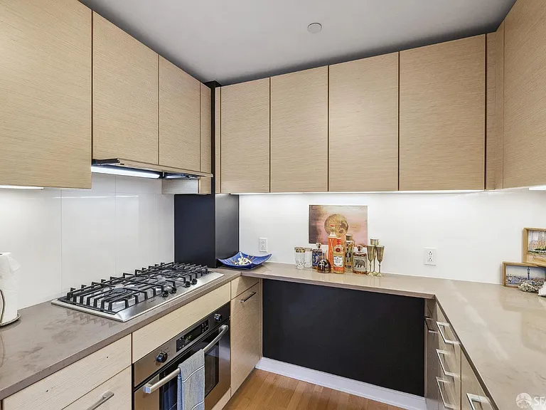 301 Mission St #10H — Photo 13