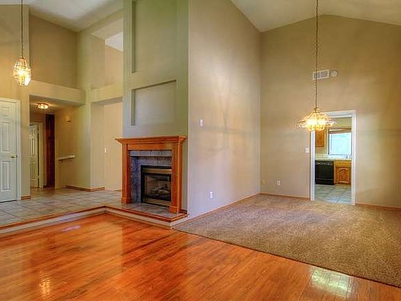 4th image of 1942 Golden Leaf Ln