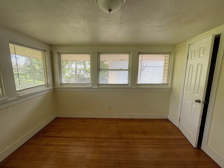 4415 Forest Ave — Photo 38