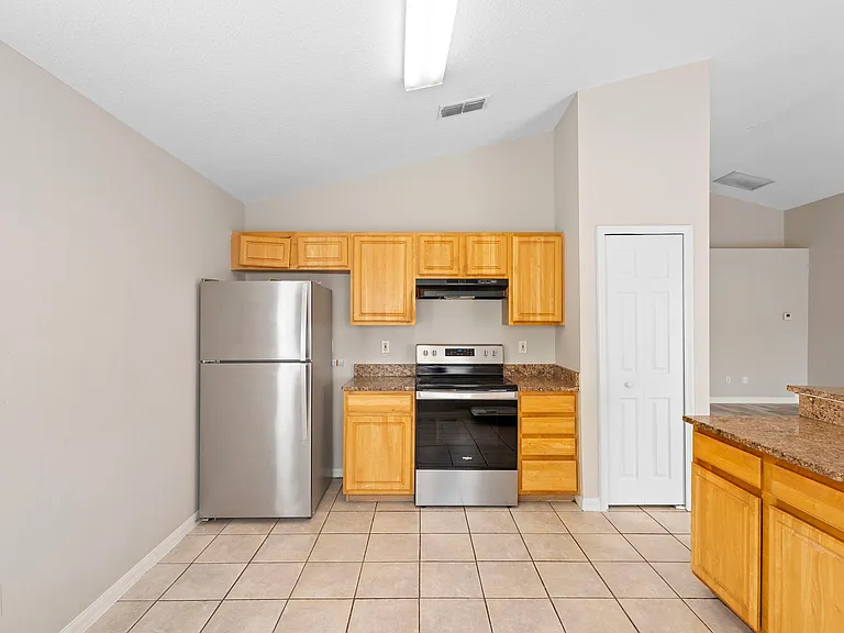 1911 Colonial Woods Blvd — Photo 10
