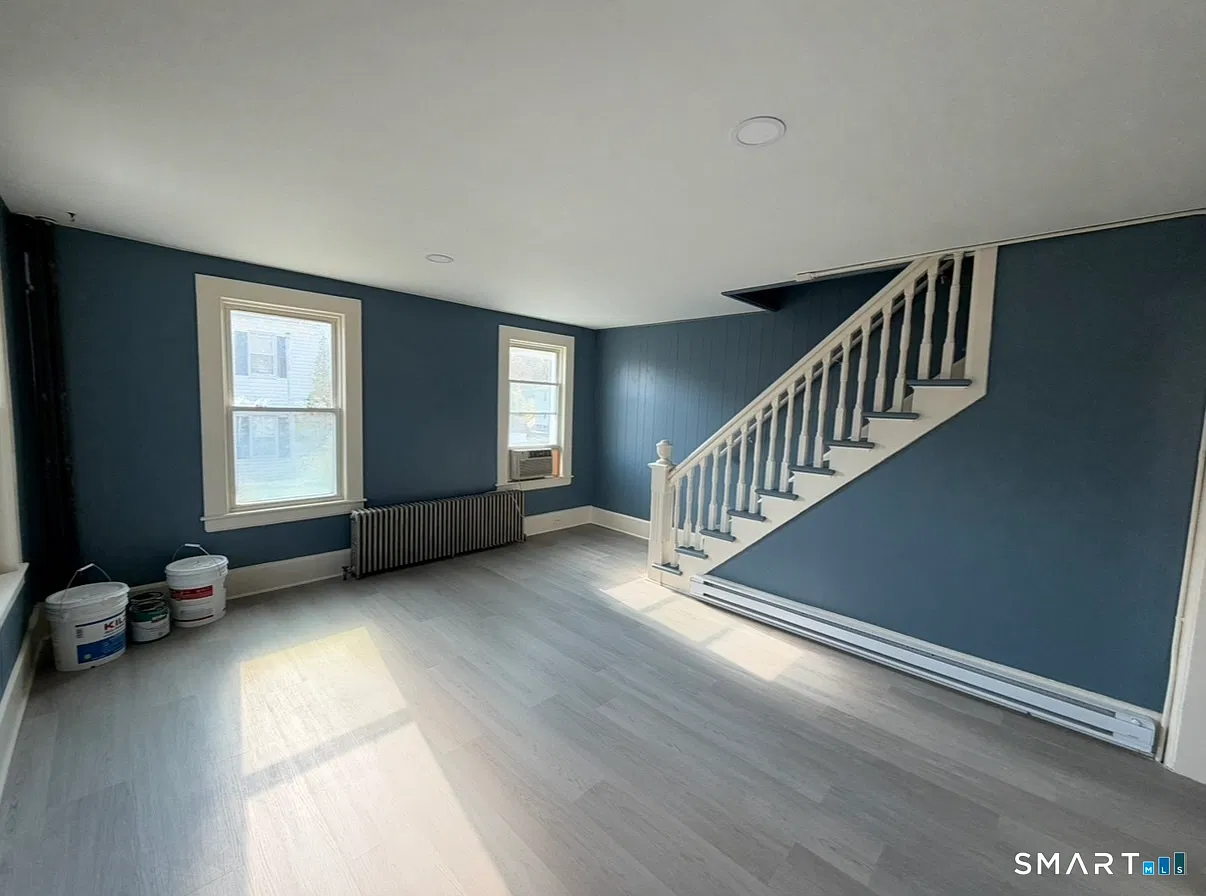 4 bed, 1.0 bath, 4960 sqft, $1,800 — Photo 3