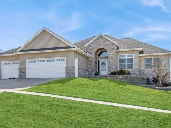 203 Karen Dr, Williamsburg, IA 52361