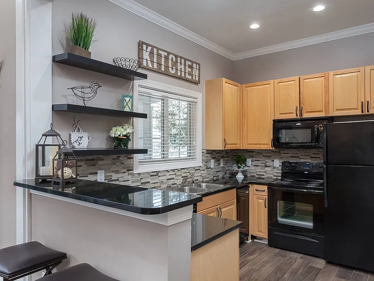 The Carriage Homes at Wyndham — Photo 6