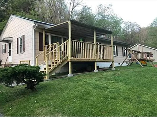131 Debra Rd, Falls Mills, VA 24613