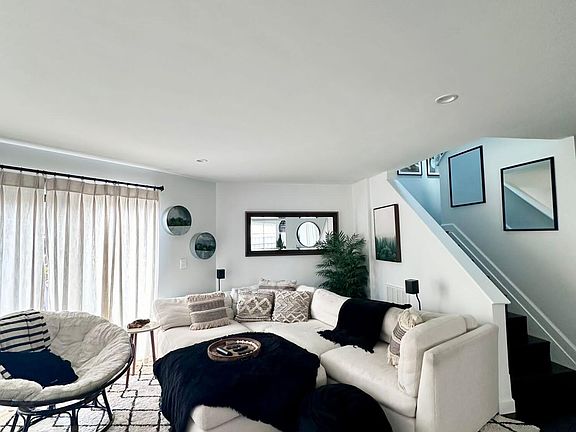 3rd image of 132 Weybridge Cir