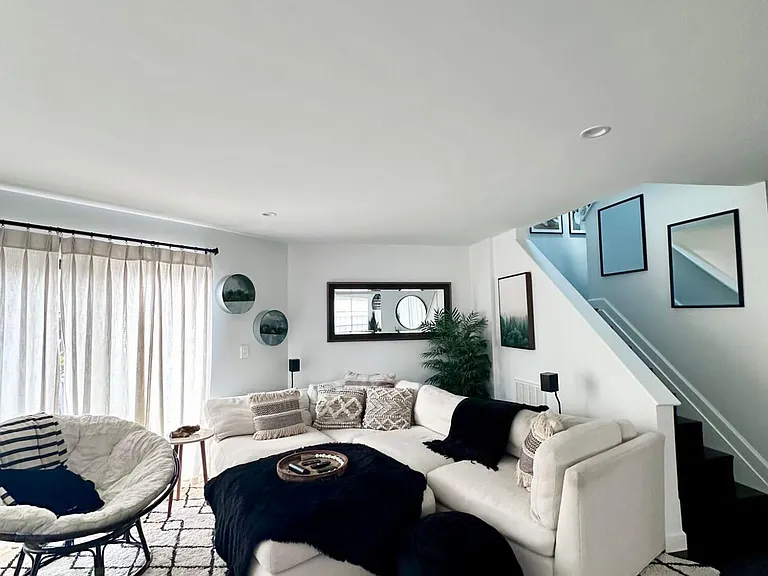 132 Weybridge Cir — Photo 3