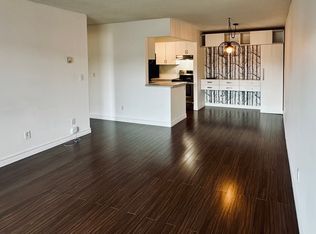 647 1st Ave NE #203, Calgary, AB T2E0B5