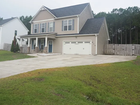 611 Winfall Dr, Holly Ridge, NC 28445