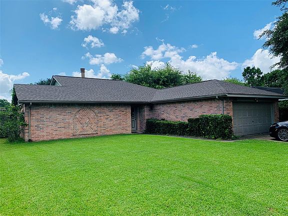 2nd image of 515 Oakdale Dr