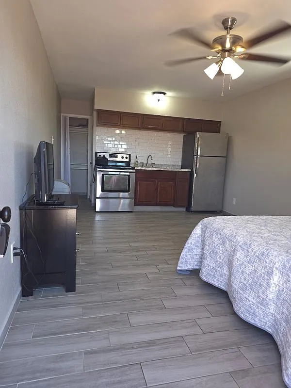 Studio, 1.0 bath, 300 sqft, $1,000 — Photo 1