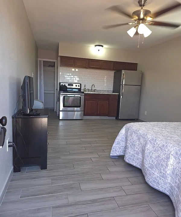 104 E Roosevelt Ave #4