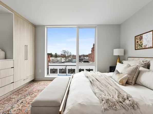 1043 Cambridge St #303, Cambridge, MA 02141