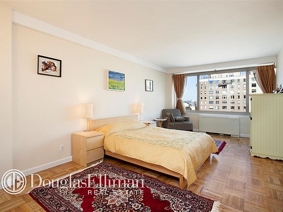 4th image of 315 W 70th St APT 15J