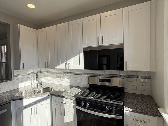 2nd image of 7512-7522 Madison St #408