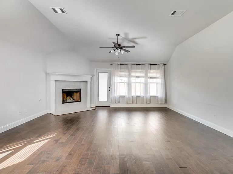 7521 Rothbury Dr — Photo 2