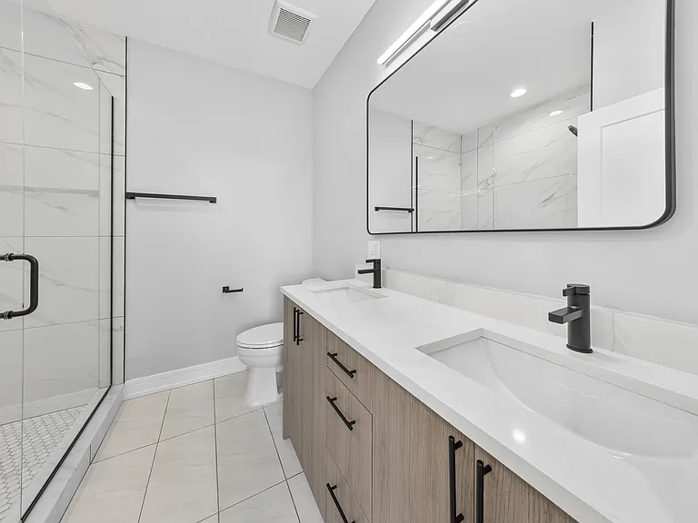 W Adams St — Photo 23