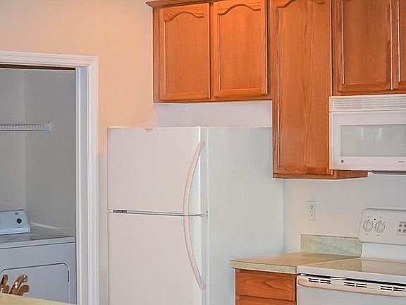 4th image of 3001 Laurel Park Ln Unit 108