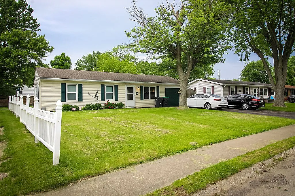 832 Princeton Dr photo 1