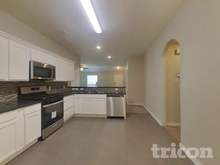 25402 Holyoke Ln — Photo 5