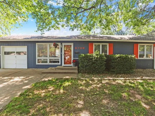 8709 Stearns St, Overland Park, KS 66214