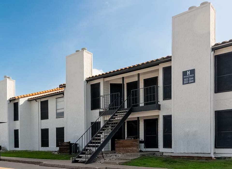 Athena Apartment Homes 5513 Crosscreek Ln Benbrook TX Zillow