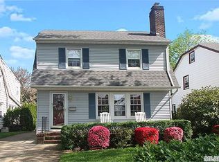 33 Cambridge Ave, Garden City, NY 11530